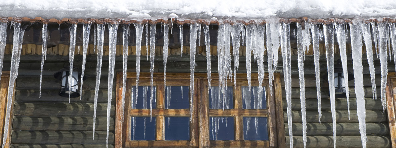 Spray foam prevents ice dams by providing proper insulation in Daytona Beach attic spaces Spray foam prevents ice dams by providing proper insulation in Daytona Beach attic spaces